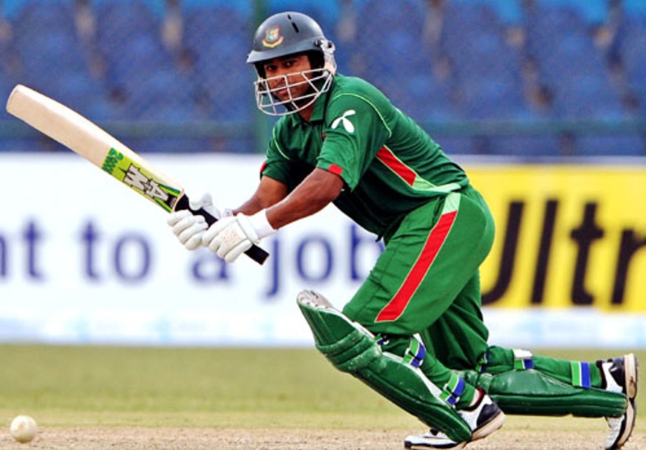 Alok Kapali steers the ball through the leg side, Bangladesh v India, Super Four, Asia Cup, Karachi, June 28, 2008 