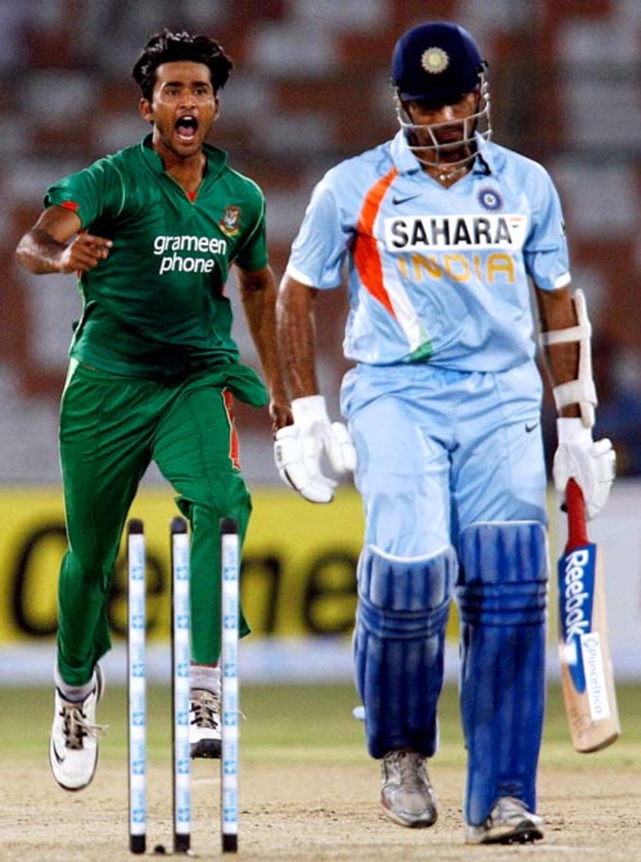 Shahadat Hossain removed Robin Uthappa early, Bangladesh v India, Super Four, Asia Cup, Karachi, June 28, 2008 