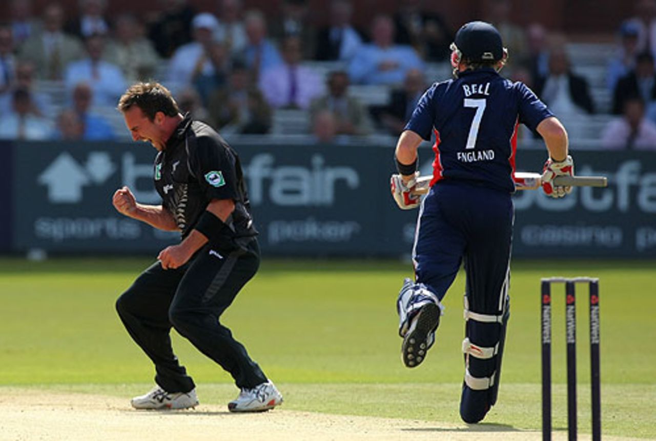 Mark Gillespie pumps it after getting Ian Bell, England v New Zealand, 5th ODI, Lord's, June 28, 2008