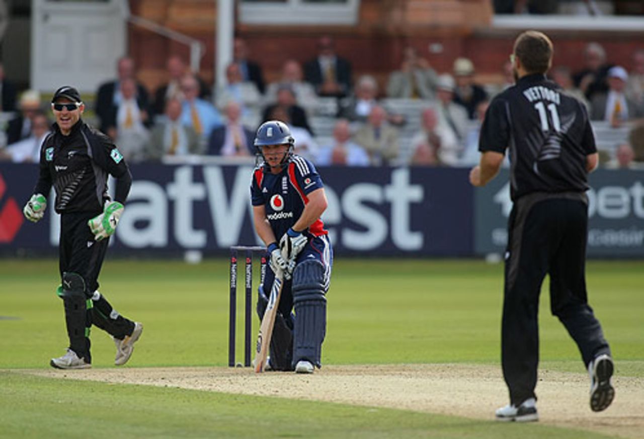 A forlorn Tim Ambrose was Daniel Vettori's third wicket, England v New Zealand, 5th ODI, Lord's, June 28, 2008