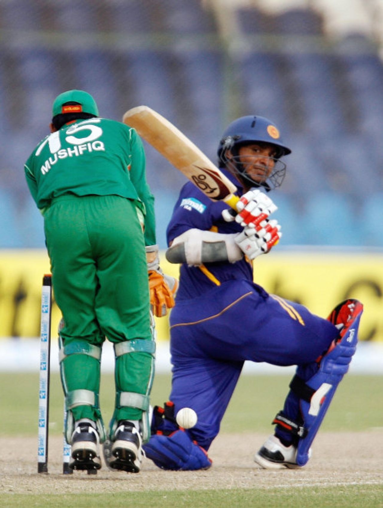 Kumar Sangakkara sweeps past Mushfiqur Rahim, Sri Lanka v Bangladesh, Super Four, Asia Cup, Karachi, June 30, 2008