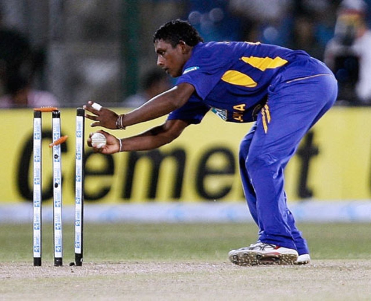 Ajantha Mendis completes a run-out, Bangladesh v Sri Lanka, Super Four, Asia Cup, Karachi, June 30, 2008