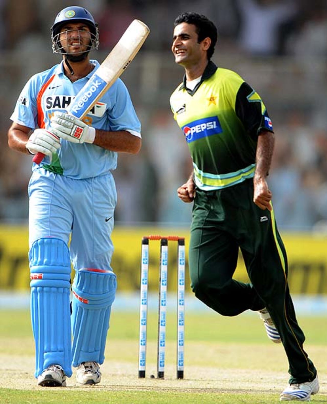 Iftikhar Anjum got rid of Yuvraj Singh, Pakistan v India, Super Four, Asia Cup, Karachi, July 2, 2008