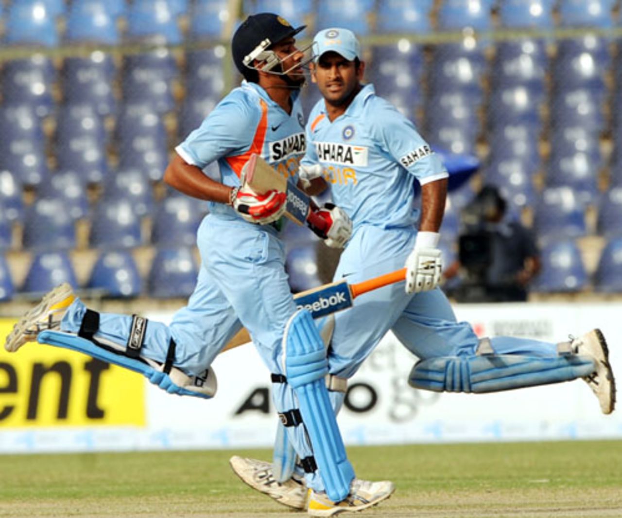 Rohit Sharma and Mahendra Singh Dhoni take a run during their century stand, Pakistan v India, Super Four, Asia Cup, Karachi, July 2, 2008