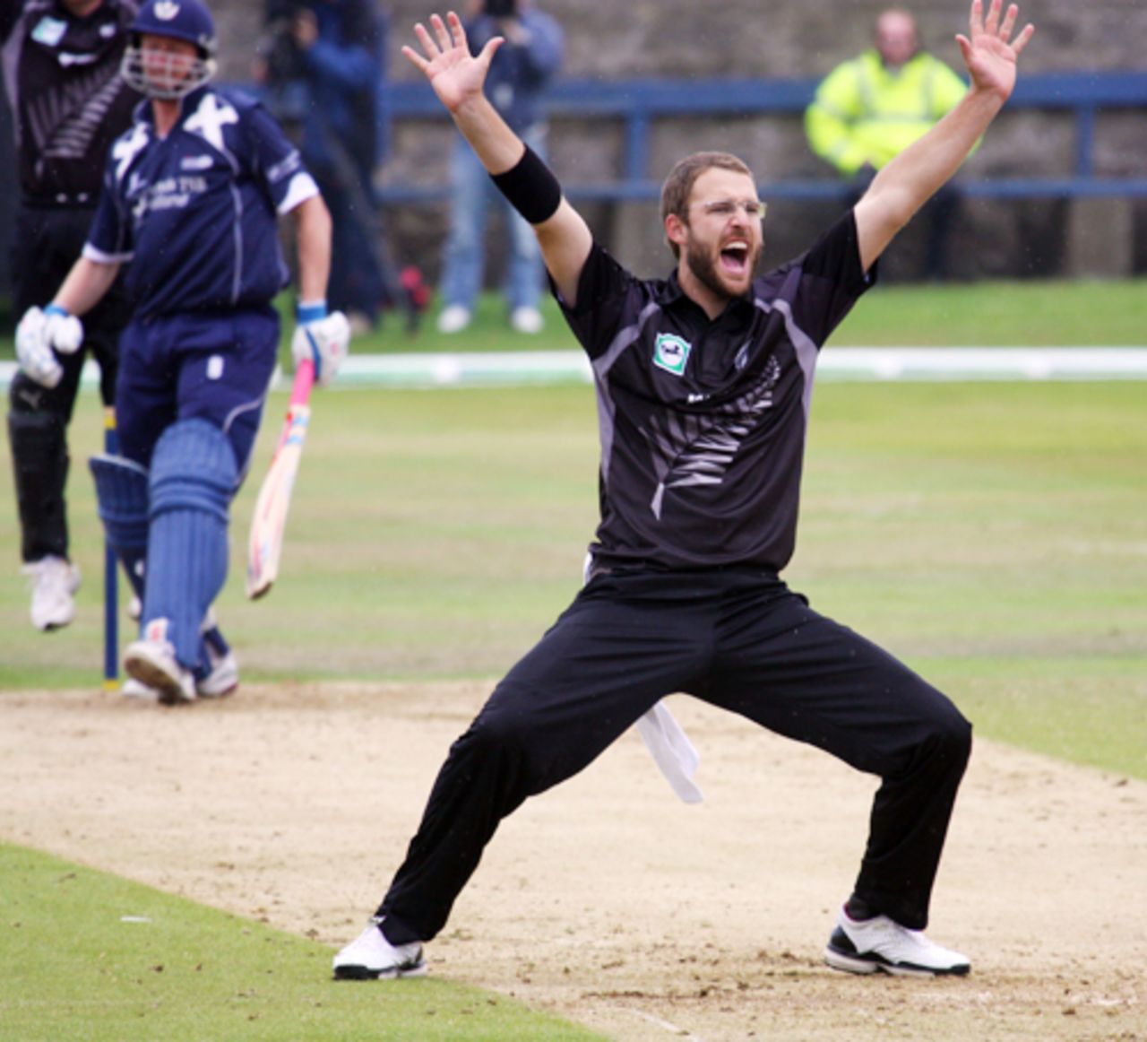 Daniel Vettori appeals for a wicket, Scotland v New Zealand, Tri-series, Aberdeen, July 3, 2008