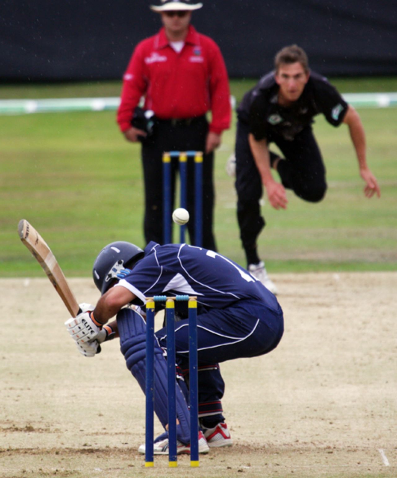 Qasim Sheikh takes evasive action, Scotland v New Zealand, Tri-series, Aberdeen