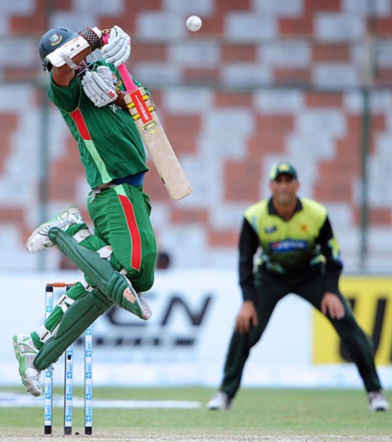 Tamim Iqbal gloves a short ball to first slip, Pakistan v Bangladesh, Super Four, Asia Cup, Karachi, July 4, 2008
