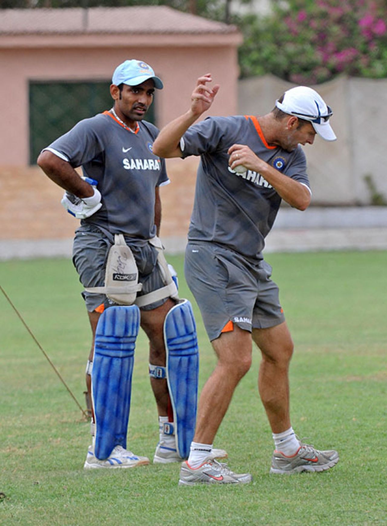 Coach Gary Kirsten explains batting technique to Robin Uthappa, Asia Cup, Karachi, July 4, 2008
