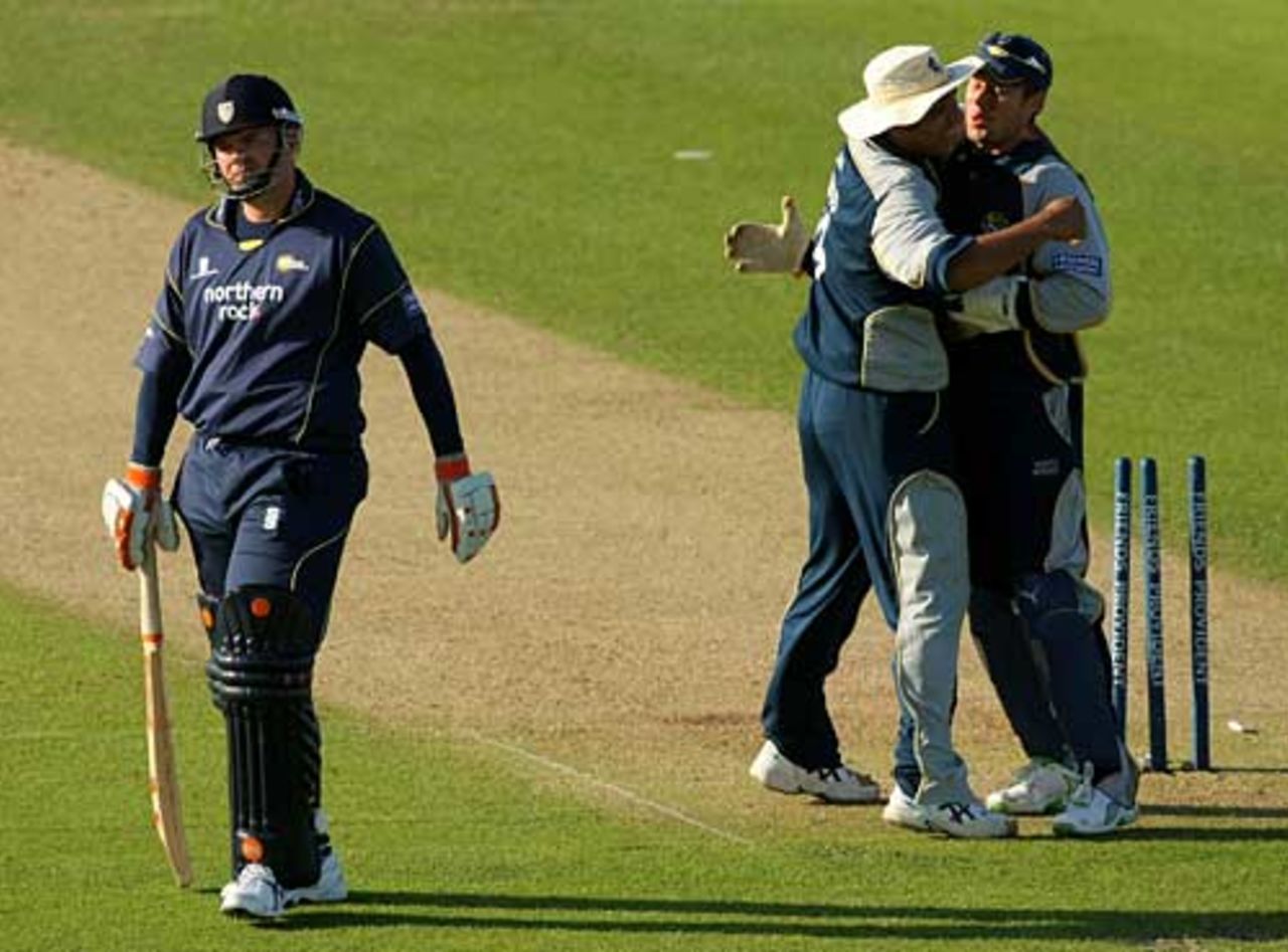Kent players begin to celebrate their semi-final victory, Durham v Kent, Friends Provident semi-final, Chester-le-Street, July 4, 2008