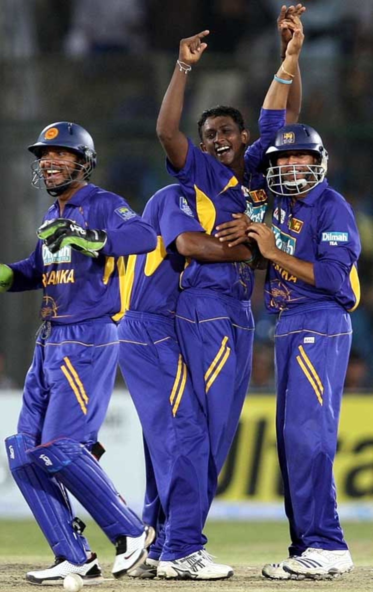 Ajantha Mendis is congratulated by his team-mates, India v Sri Lanka, Asia Cup final, Karachi, July 6, 2008