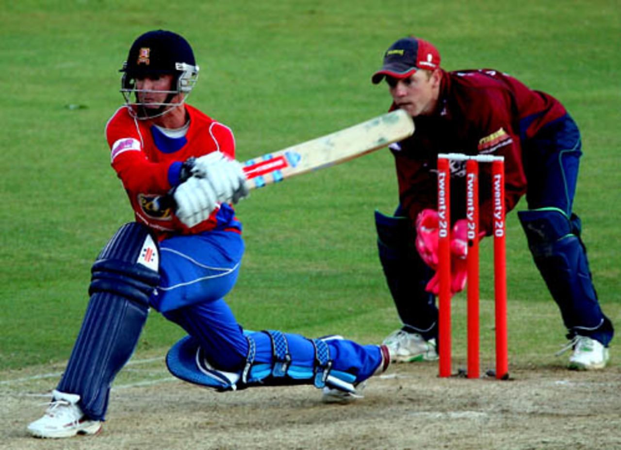 Grant Flower brings out the reverse-sweep, Essex v Northamptonshire, 2nd Quarter-Final, Twenty20 Cup, Chelmsford, July 7, 2008