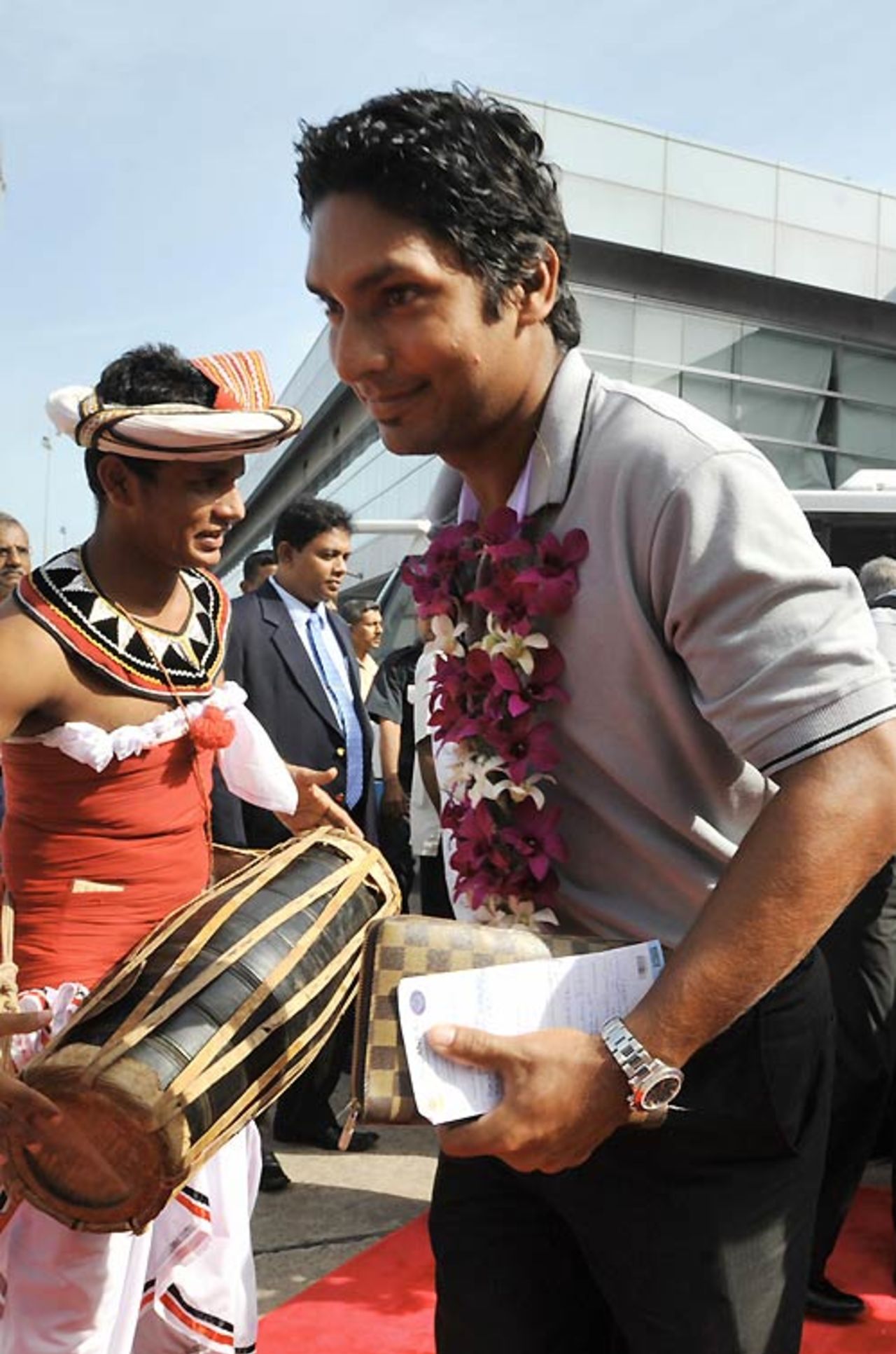 Kumar Sangakkara is greeted on arrival in Colombo, Colombo, July 9, 2008