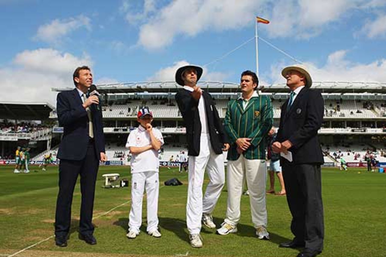 Michael Vaughan flicks it up, Graeme Smith calls heads and wins, England v South Africa, 1st Test, Lord's, 1st day, July 10, 2008
