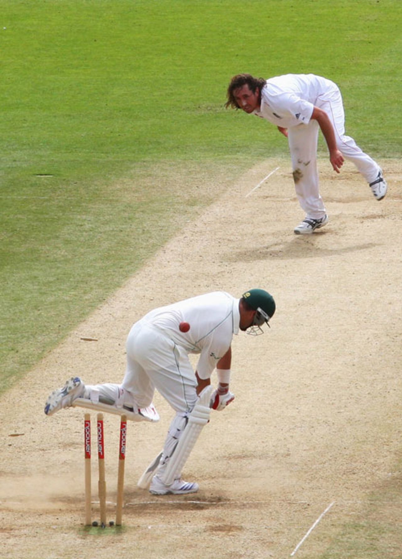 Jacques Kallis is comprehensively cleaned up by Ryan Sidebottom, England v South Africa, 1st Test, Lord's, 5th day, July 14, 2008