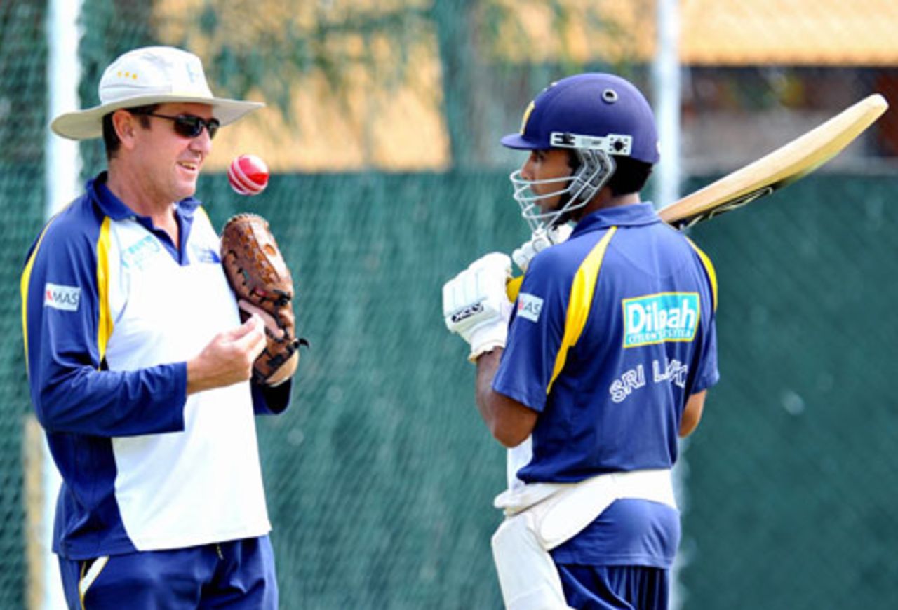 Sri Lanka's coach Trevor Bayliss and Mahela Jayawardene chalk out strategies, Sinhalese Sports Club ground, Colombo, July 17, 2008