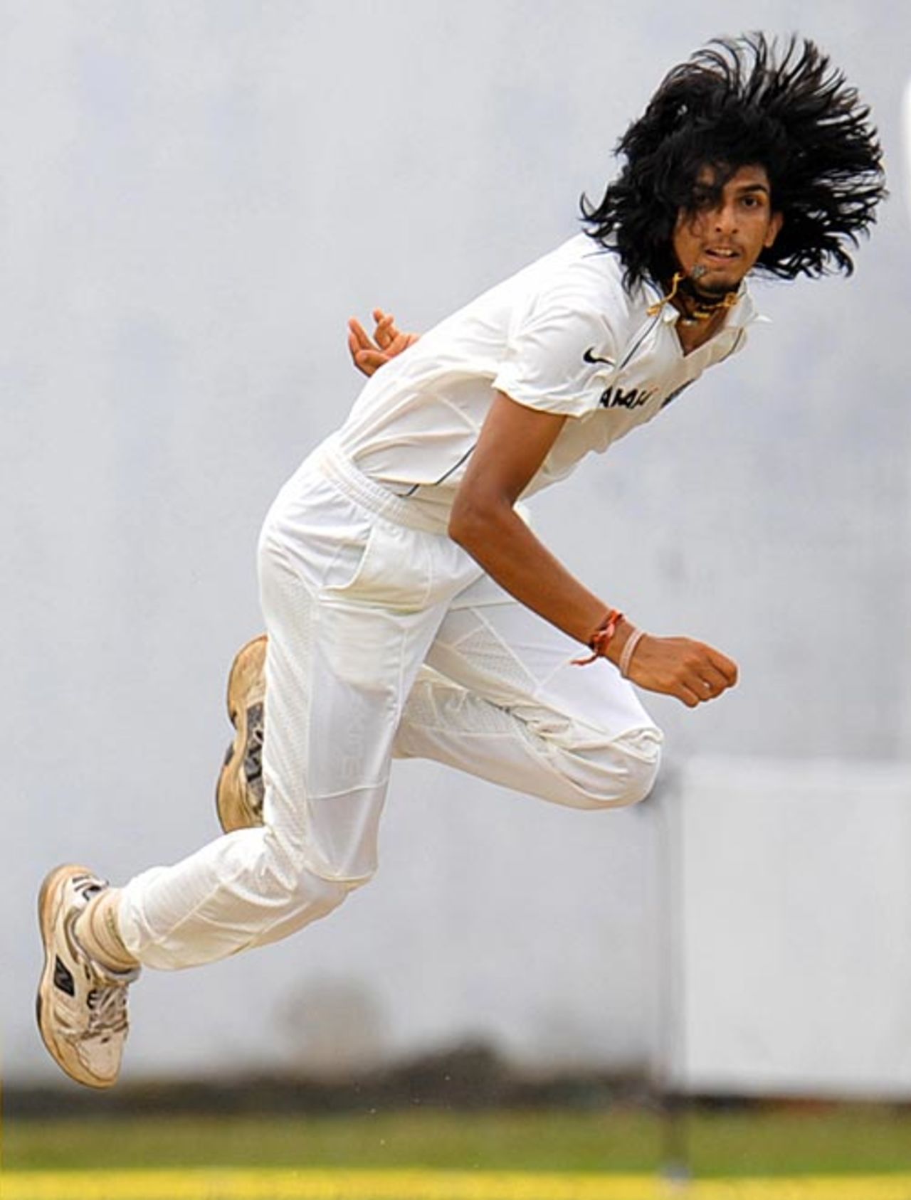 Ishant Sharma in action at the SSC, Sri Lanka v India, 1st Test, SSC, Colombo, 1st day, July 23, 2008