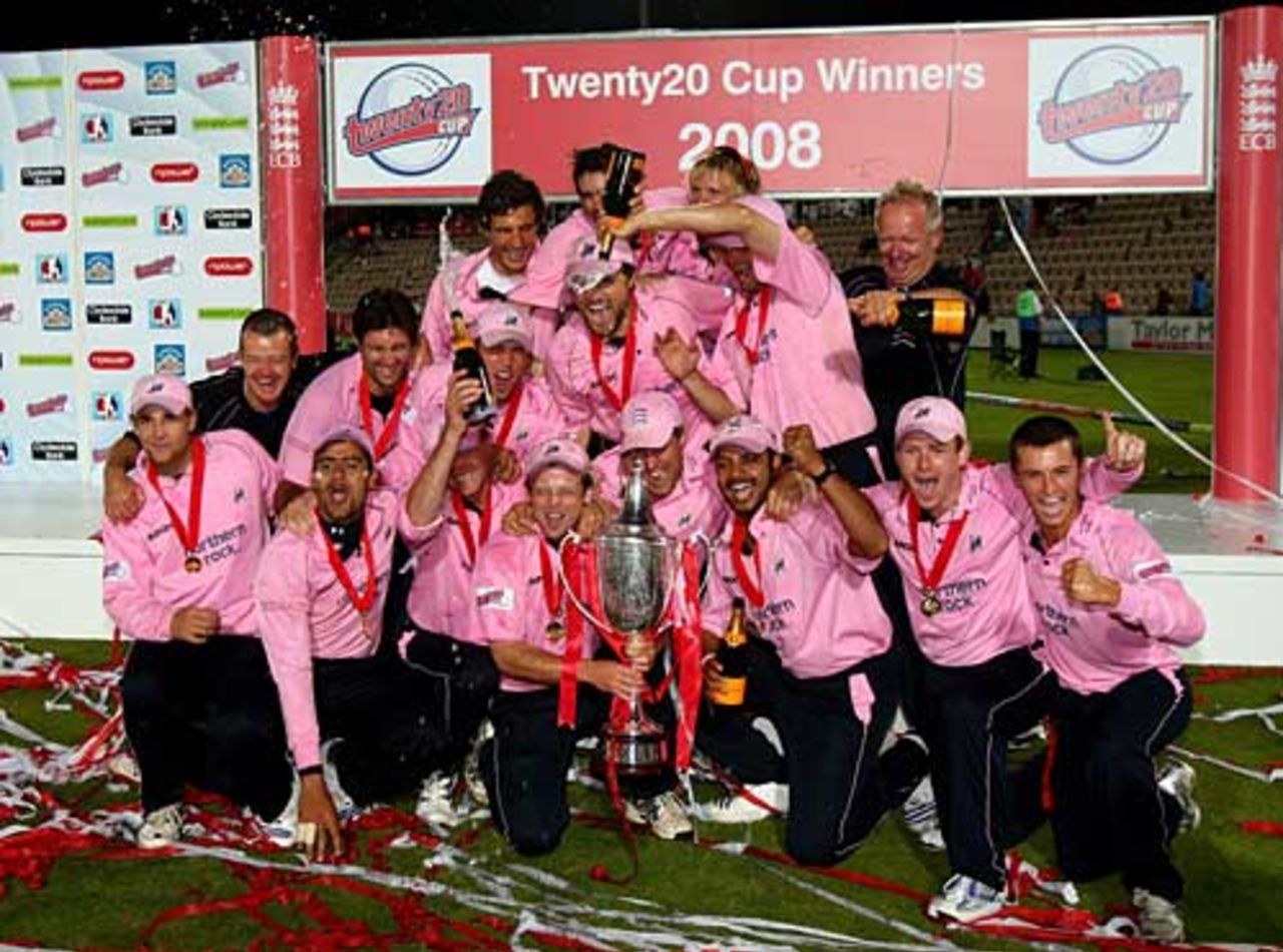 Middlesex celebrate with the Twenty20 Cup, Kent v Middlesex, Twenty20 Cup final, The Rose Bowl, July 26, 2008
