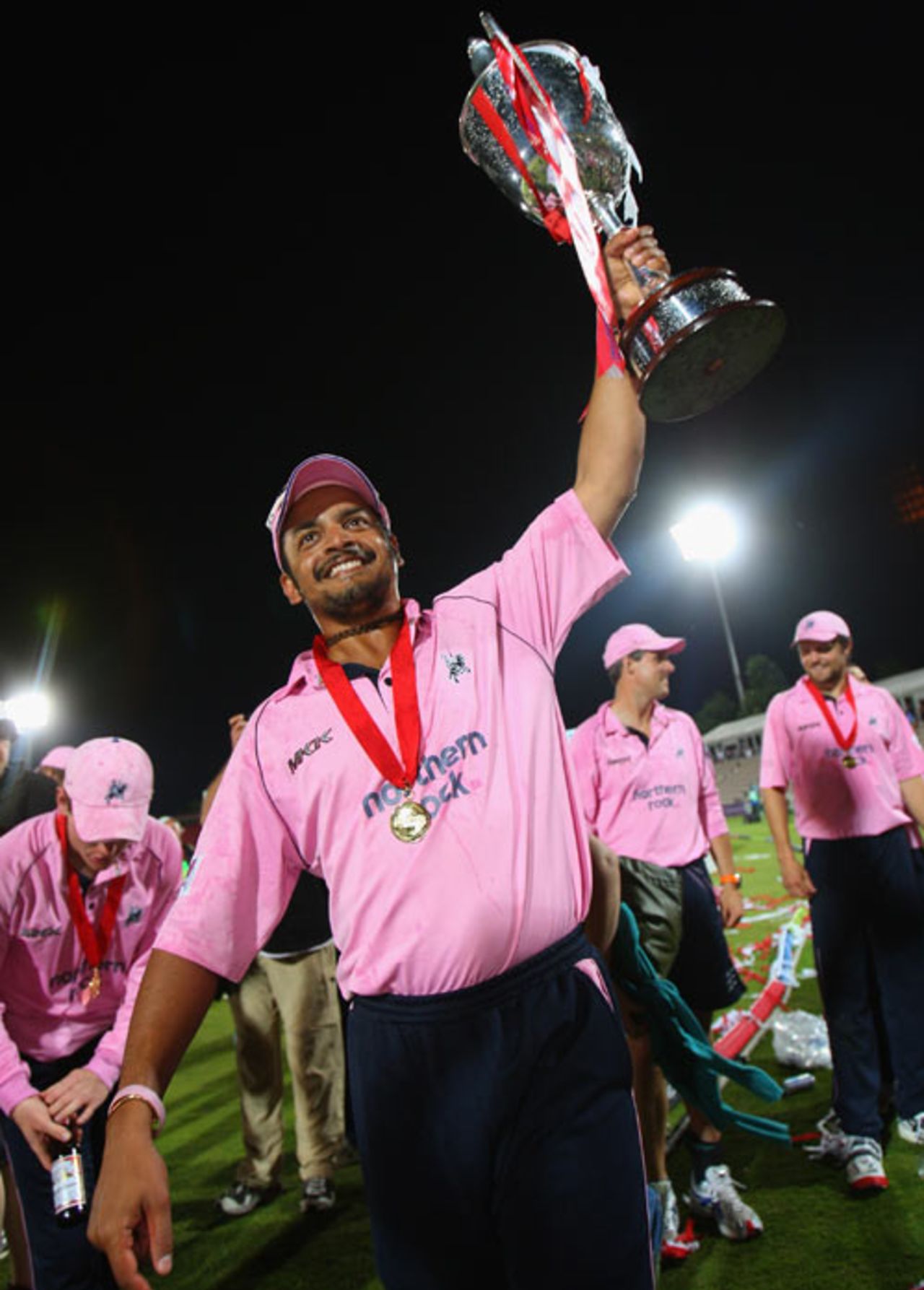 A jubilant Murali Kartik holds aloft the Twenty20 Cup, Kent v Middlesex, Twenty20 Cup final, The Rose Bowl, July 26, 2008