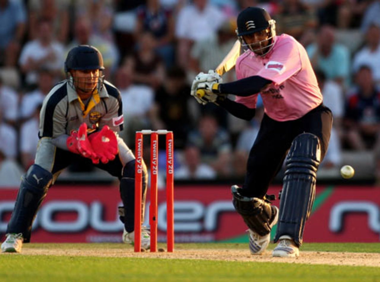 Owais Shah is poised to send the ball into orbit, Kent v Middlesex, Twenty20 Cup final, The Rose Bowl, July 26, 2008
