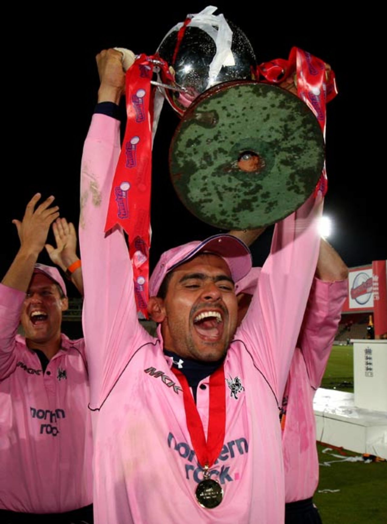 A triumphant Owais Shah with the trophy, Kent v Middlesex, Twenty20 Cup final, The Rose Bowl, July 26, 2008