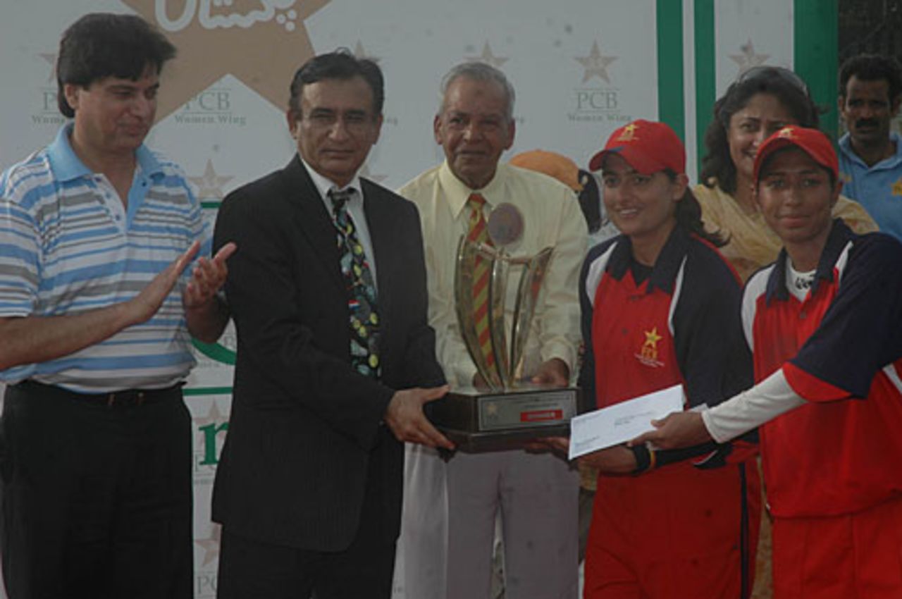 Urooj Mumtaz and Sana Mir at the presentation ceremony, final, PCB Twenty20 women's Quadrangular Tournament, July 27, 2008
