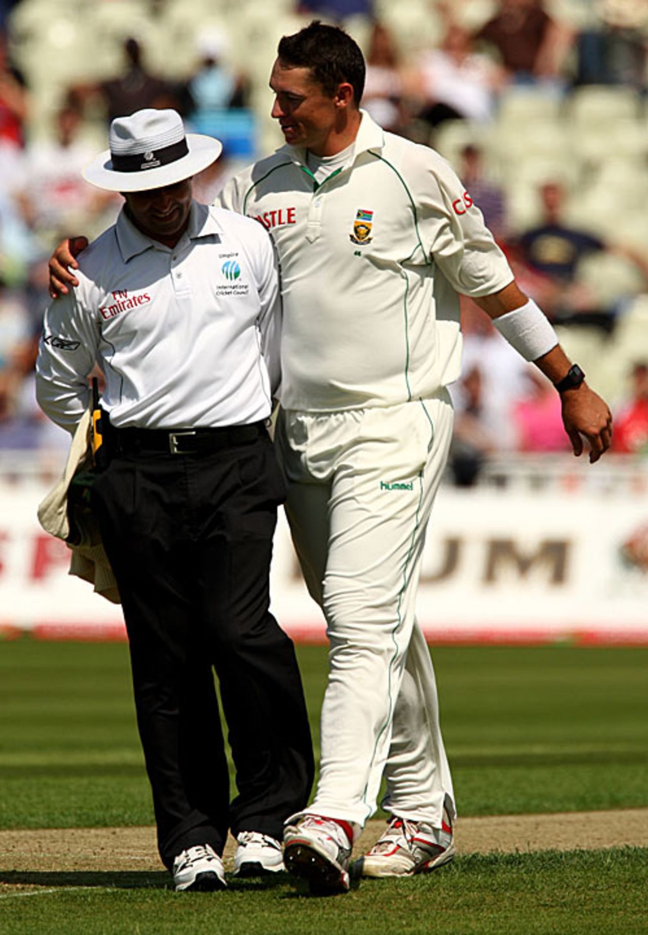 Andre Nel gives Aleem Dar a friendly hug, England v South Africa, 3rd Test, July 30, 2008