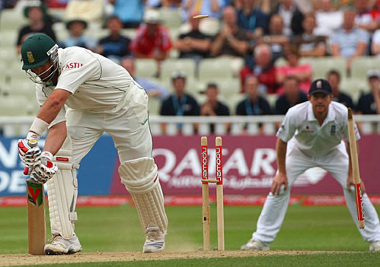 Jacques Kallis is clean-bowled by a stunning Andrew Flintoff yorker, England v South Africa, 1st Test, Edgbaston, July 31, 2008