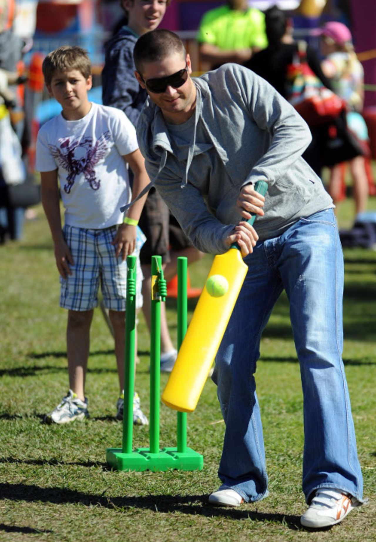 Michael Clarke takes part in an event to raise money for charity, Brisbane, August 2, 2008 