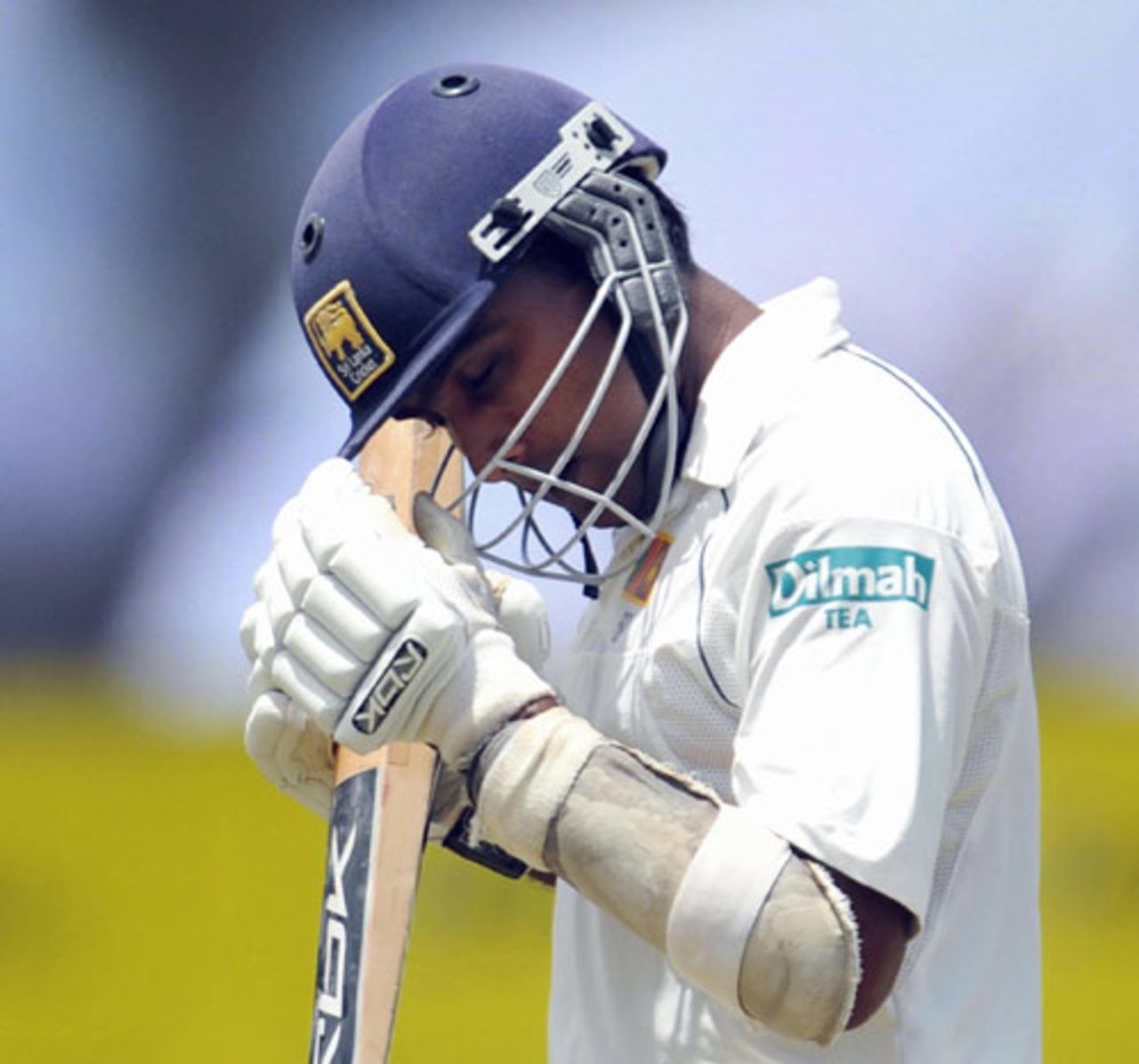 A distraught Mahela Jayawardene after he fell 14 short of a deserved century, Sri Lanka v India, 2nd Test, Galle, 3rd day, August 2, 2008