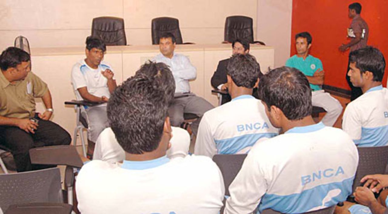 Mohammad Rafique speaks to Bangladesh's National Cricket Academy players, Mirpur, August 2, 2008