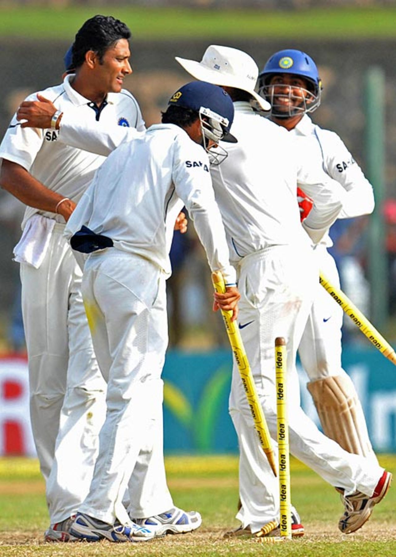 Anil Kumble is congratulated by his team-mates, Sri Lanka v India, 2nd Test, Galle, 4th day, August 3, 2008