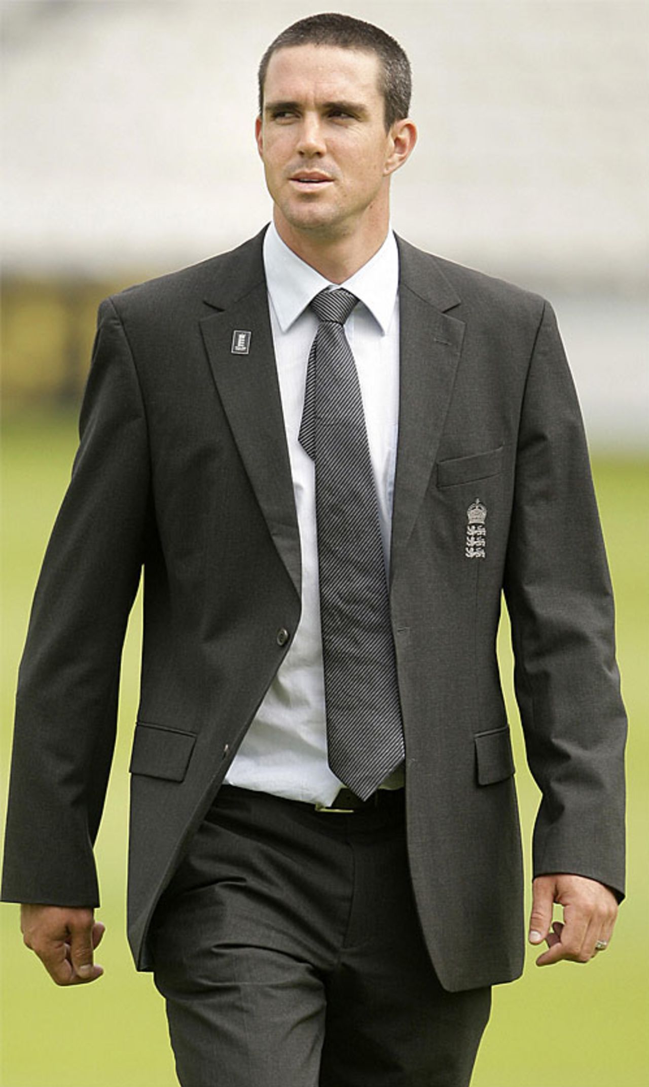 Kevin Pietersen strides into office, Lord's, August 4, 2008 