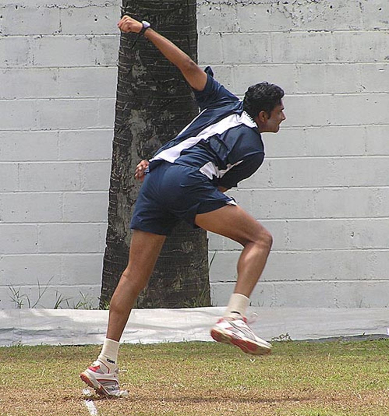 Anil Kumble in action during practice, Colombo, August 7, 2008