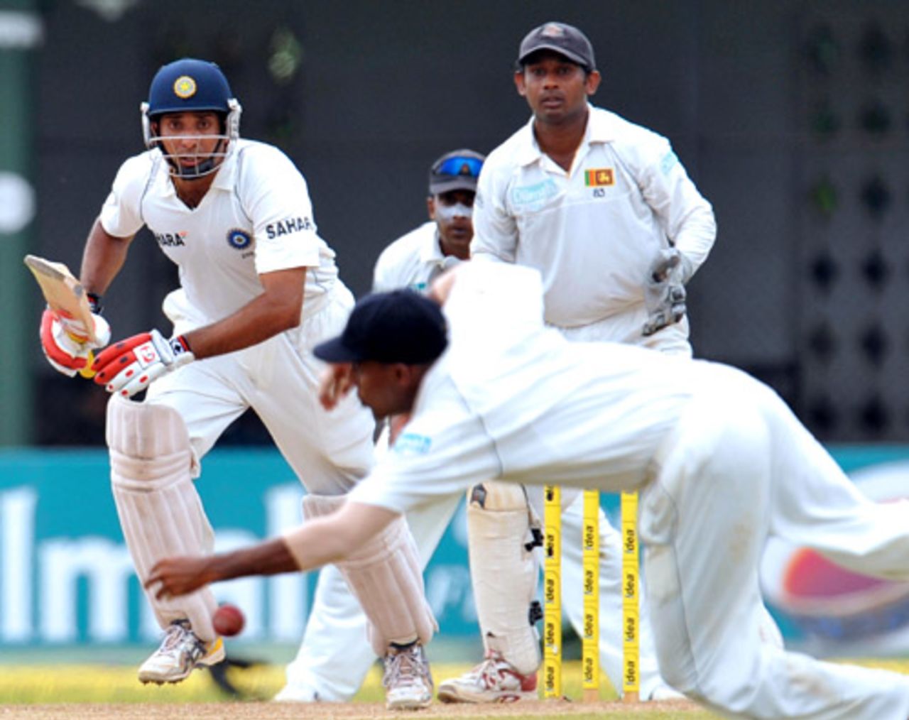 VVS Laxman beats a diving Thilan Samaraweera, Sri Lanka v India, 3rd Test, PSS, Colombo, 1st day, August 8, 2008