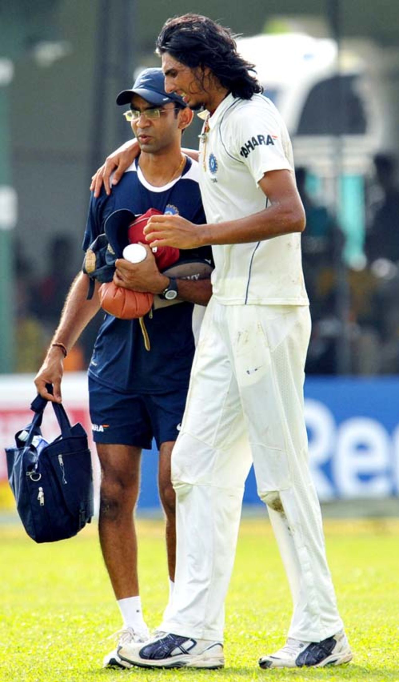 An injury forced Ishant Sharma to limp off the field, Sri Lanka v India, 3rd Test, PSS, Colombo, 2nd day, August 9, 2008