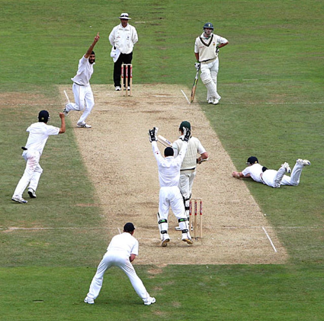 Monty Panesar celebrates as Ian Ball catches Morne Morkel, England v South Africa, 4th Test, The Oval, August 10, 2008