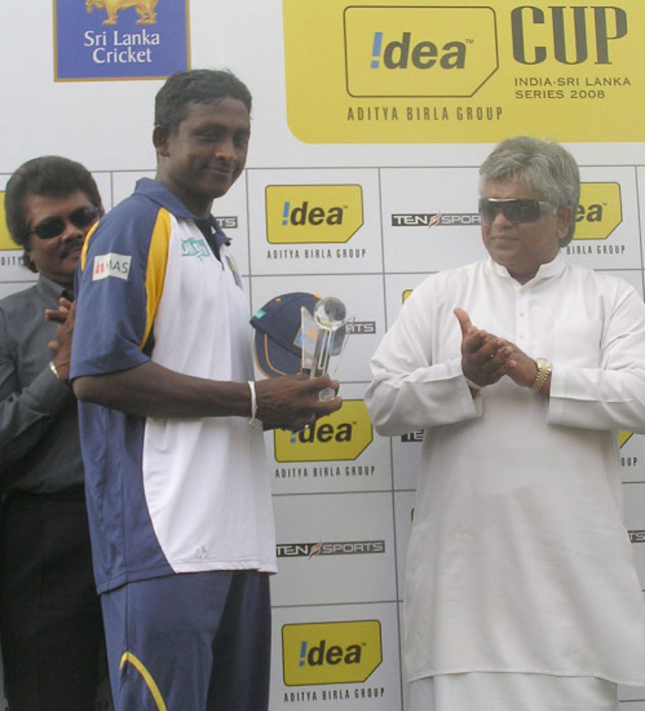 Ajantha Mendis is feted for his record 26 wickets in a three-Test debut series, Sri Lanka v India, 3rd Test, PSS, Colombo, 4th day, August 11, 2008
