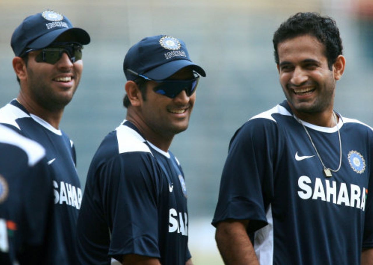 Yuvraj Singh, Mahendra Singh Dhoni and Irfan Pathan share a joke, Bangalore, August 12, 2008 