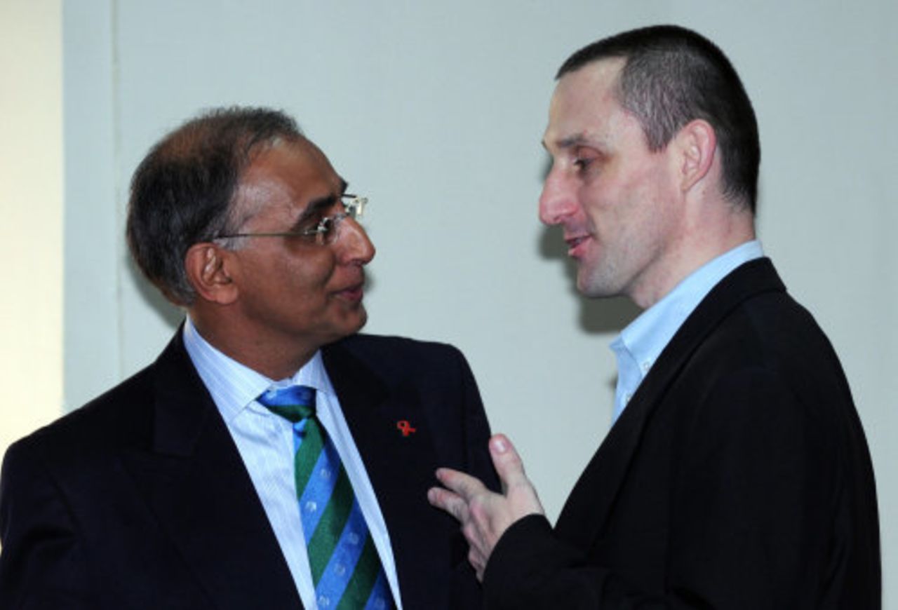 Haroon Lorgat, the ICC's chief executive, and Brian Murgatroyd, the media and communications manager, in discussion, Karachi, August 12, 2008 