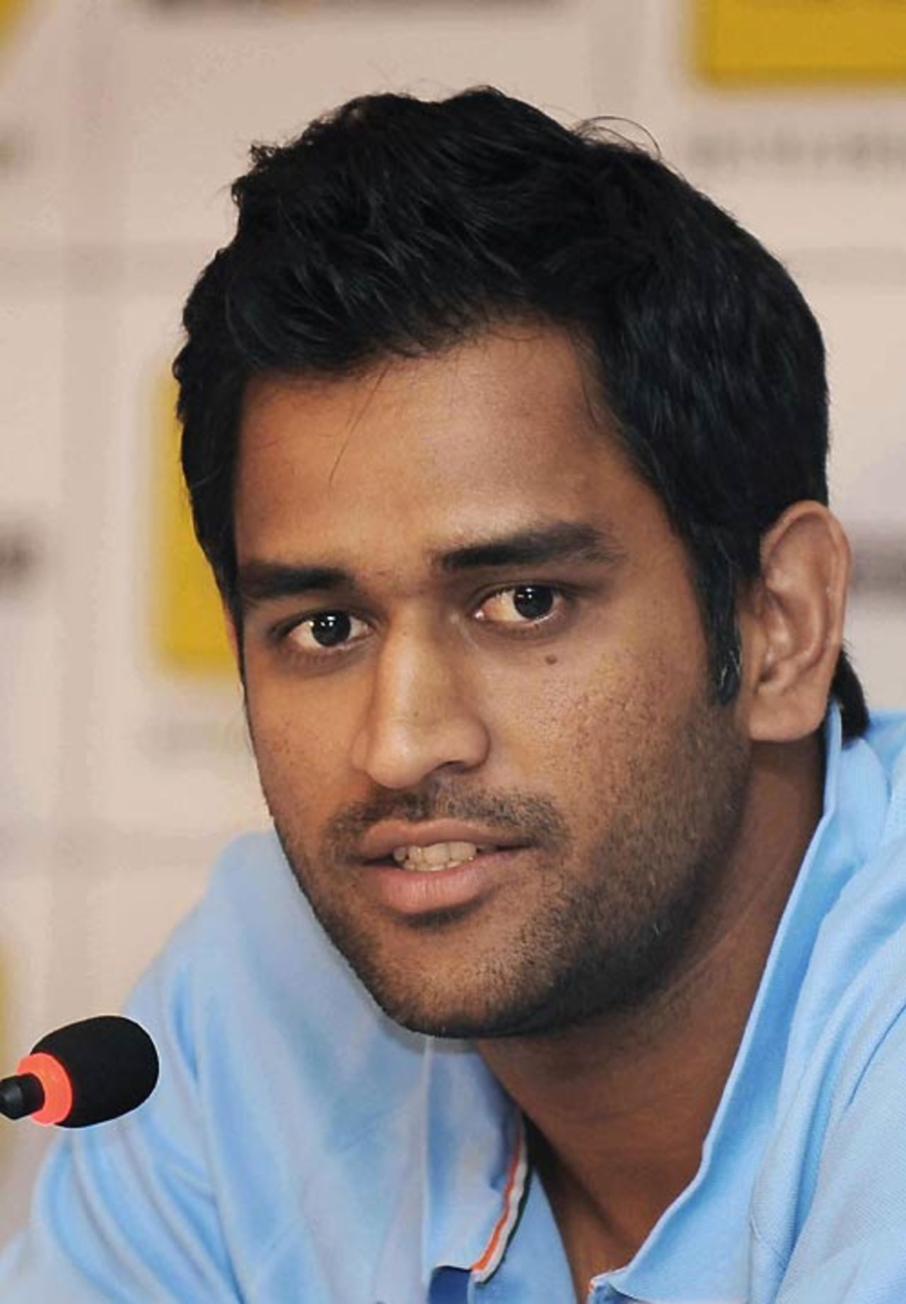 Mahendra Singh Dhoni addresses the media at the team hotel, Colombo, August 13, 2008