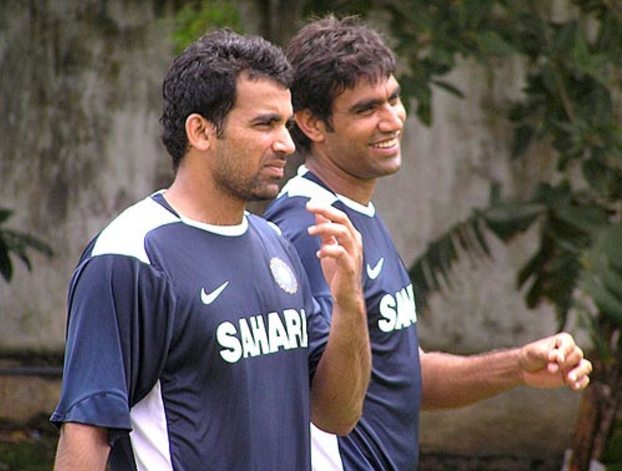 Zaheer Khan, Munaf Patel share a joke, Colombo, August 14, 2008