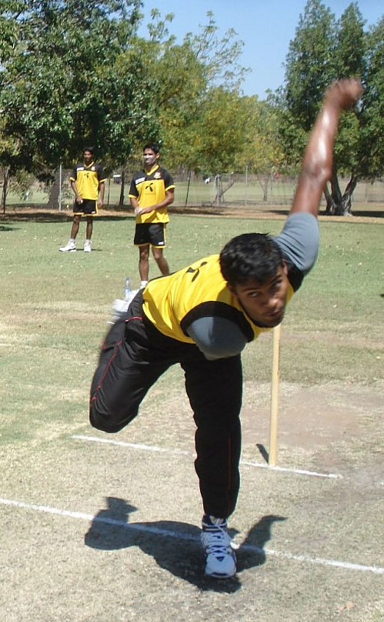 Nazmul Hossain bowls during practice, Darwin, August 16, 2008