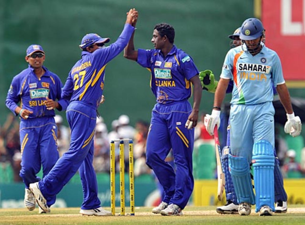 Mahela Jayawardene congratulates Ajantha Mendis on picking up Yuvraj Singh, 2nd ODI, Dambulla, August 20, 2008