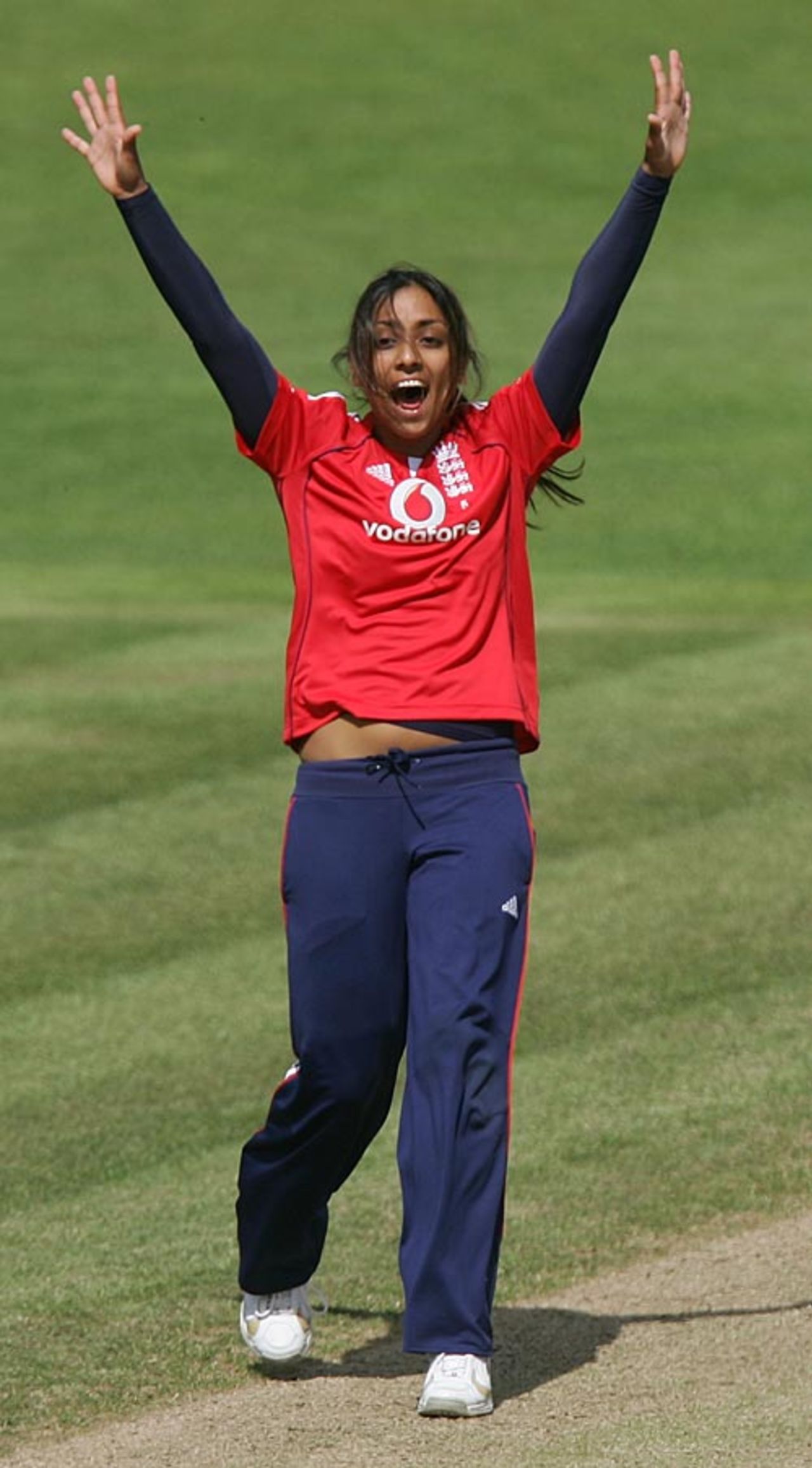 Isa Guha appeals, England v South Africa, Women's Twenty20 International, Northampton, August 23, 2008