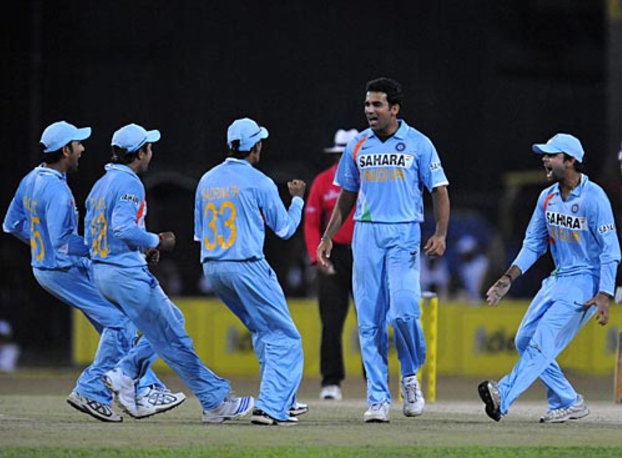 Zaheer Khan's breakthrough has the Indian players charged up, Sri Lanka v India, 3rd ODI, Premadasa Stadium, Colombo, August 24, 2008