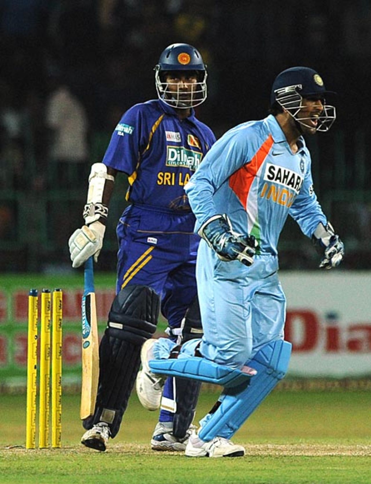 Mahendra Singh Dhoni celebrates the fall of Chaminda Vaas' wicket, 3rd ODI, Premadasa Stadium, Colombo, August 24, 2008