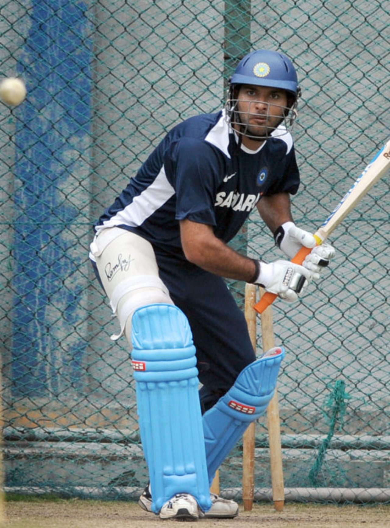 Yuvraj Singh works on his batting, Colombo, August 25, 2008 