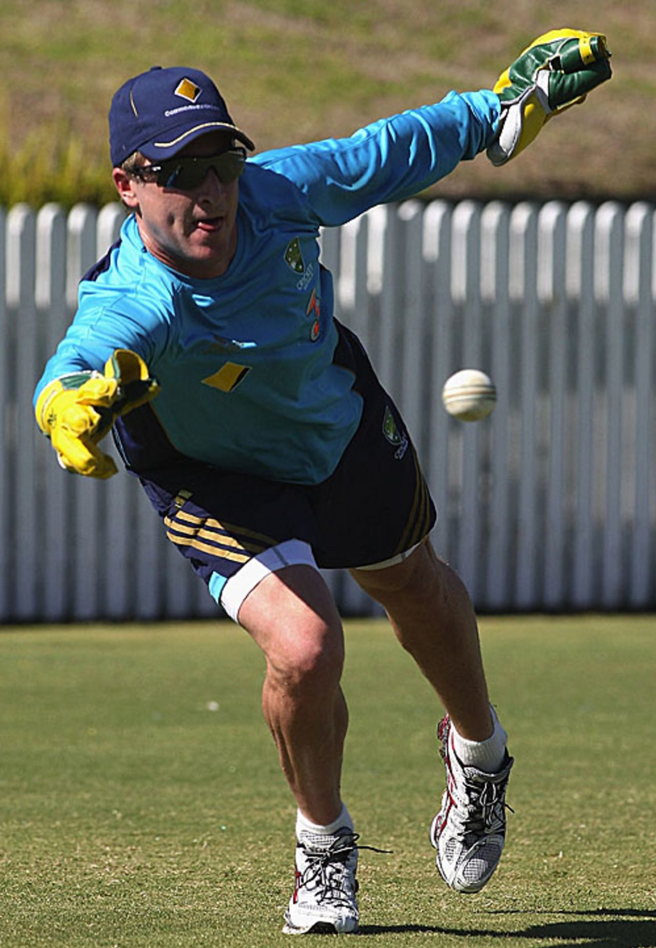 Brad Haddin sizes up for a catch, Brisbane, August 26, 2008