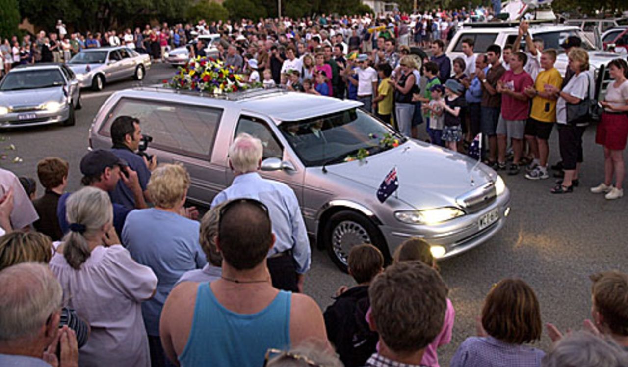 Mourners gather at the gates of Centennial Park cemetery as Don Bradman's casket arrives, Adelaide, March 1, 2001