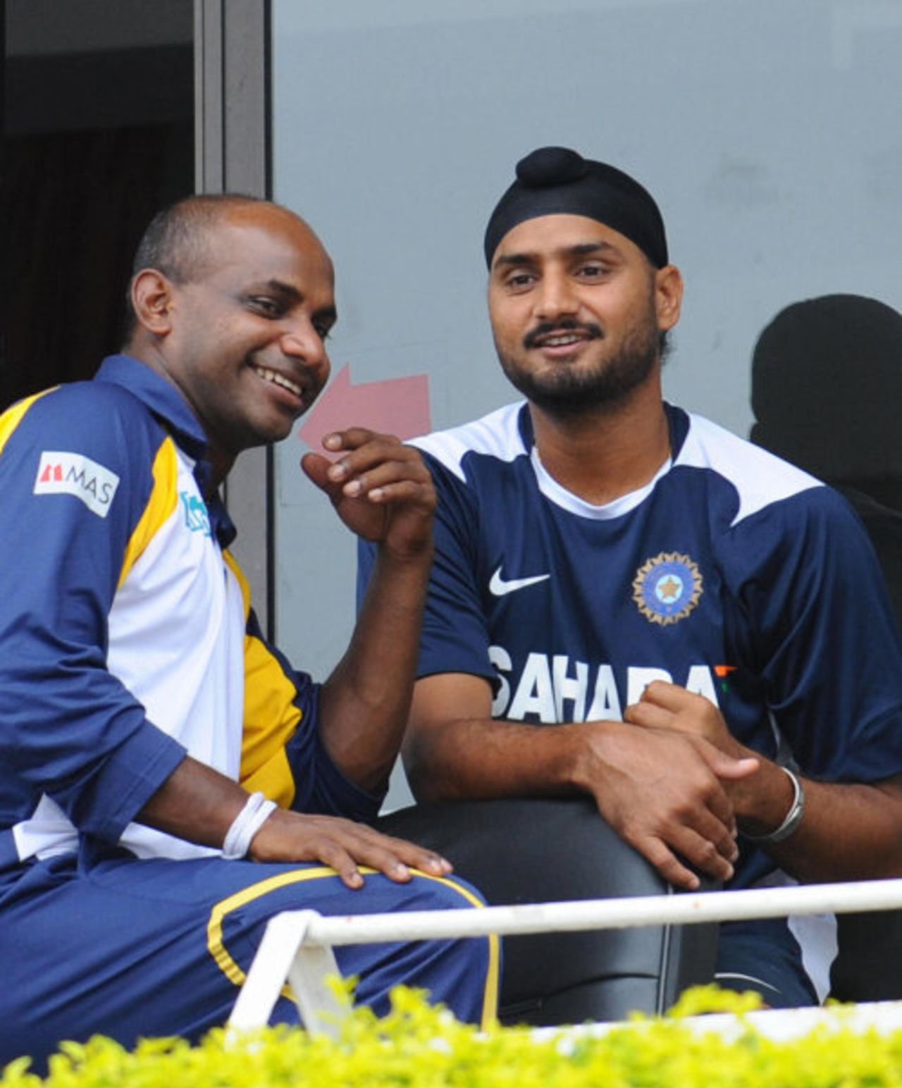 Sanath Jayasuriya and Harbhajan Singh have a chat while waiting for play to start, Sri Lanka v India, 4th ODI, Premadasa Stadium, Colombo, August 26, 2008